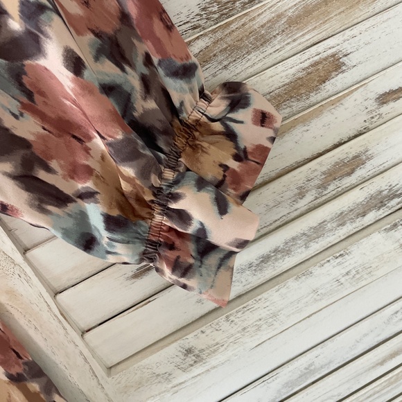 2Hearts Floral Blouse - Picture 2 of 3